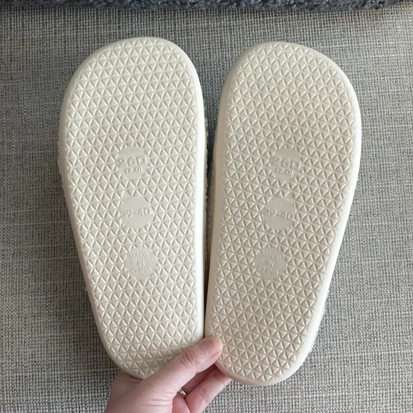 New Roller Rabbit Slippers - Picture 4 of 6